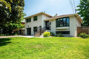 Welcome to this beautifully updated 3 1 bedroom side split, ideally situated on a spacious 60 x 125 ft lot in a family friendly neighbourhood.