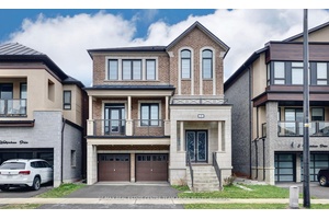 Welcome to 5 Walkercleave in Cleave View Estate Where Luxury Meets Comfort !