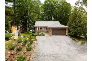 Welcome to your lakeside retreat on Bobs Lake !