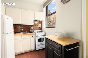 Sensational sun filled corner one bedroom home !