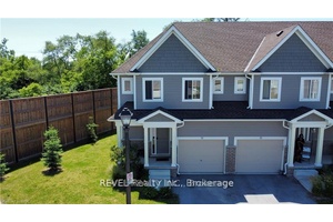 Immaculately maintained beautiful corner unit townhome with lots of Curb appeal, sitting on a ravine lot with no rear neighbours.