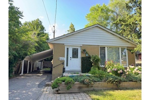 Charming 3 Bedroom Bungalow in a Family Friendly Cul de Sac !