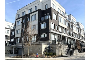 This Traditional Townhouse Is Super !