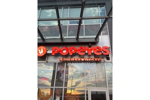 Well Established high volume name brand Franchise Restaurant in a busy Plaza, only a year old, excellent location.