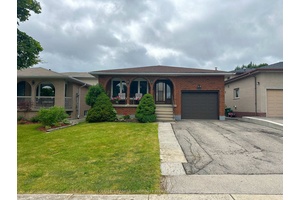 Welcome Home to this spacious 4 level back split tucked on a quiet court on Hamilton's East Mountain.