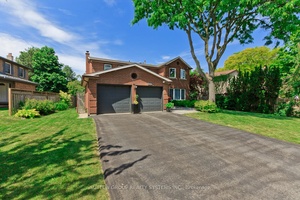 This beautiful and well kept 4 bedroom executive home is located on a huge lot in one of Meadowvale's most sought after crescents.