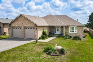 Welcome to 35 Bruce St, Oakwood ; small community life at its best.