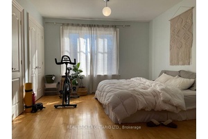 A fantastic opportunity to live in a well connected and lively neighborhood while enjoying a stylish and comfortable home.