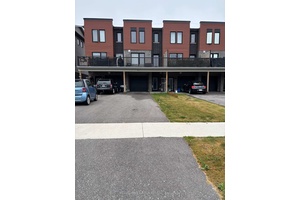 Vacant and turn key 3 storey townhome close to all major amenities a commuter's dream !