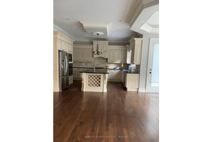 ENSUITE BEDROOM FOR LEASE, share kitchen and laundry.