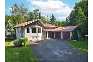Privacy, Comfort amp ; Charm Welcome to This Beautiful In Town Retreat !