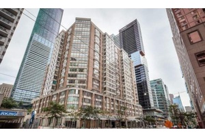 Welcome to the best value in the Bay corridor area Stylishly Updated 2 Bed Den amp ; 2 full Bath 1080 Sq Ft Suite.