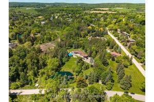 Welcome To Your Very Own Private Oasis In The Trees.