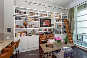 Welcome to 209 380 Macpherson in the Madison Avenue Lofts.