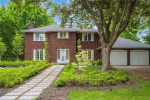 Incredible Opportunity in a Prime Location just steps from Lakeshore !