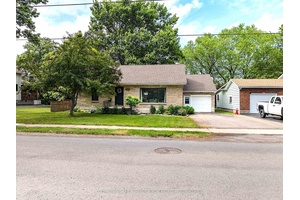 RIDGEWAY GEM ! Don't miss this charming 1.