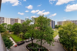 Stunning amp ; Spacious 3 Bedroom Condo in Desirable Dorset Park !