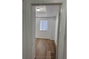 Welcome to this lovely 1 Bedroom, 1 Bathroom condo townhouse in Brampton's sought after Sandringham Wellington neighbourhood.