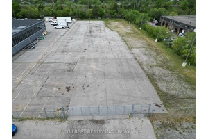 Approximately 1 acre of land for lease in the heart of Thornhill.
