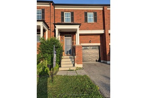 LOCATION ! Large 1647 Sq.