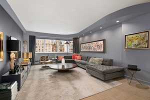 This high floor, recently renovated, 2 bedroom, 2 bathroom home with open city views off Park Avenue is both sophisticated and inviting !