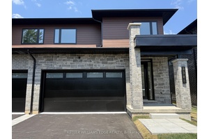 Brand new executive town home never lived in !