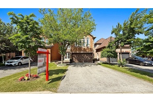 Welcome to this well maintained and spacious home in the high demand Heartland neighbourhood !