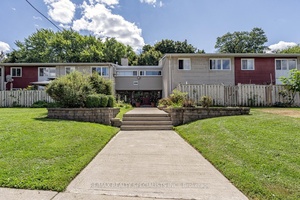 Prime Location In Central Mississauga.