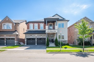 Welcome to this stunning 4 bedroom, 4 bathroom Greenpark home in Miltons highly desirable Ford neighbourhood.