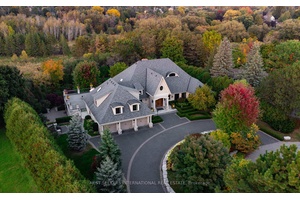 Nestled in the coveted Kingscross Estates !