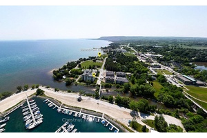 Welcome to your seasonal retreat price is flexible and available anytime between Oct 1 to April 30 in beautiful Thornbury, Ontario.