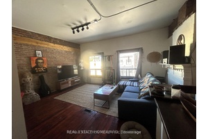 Avail Nov 1 ! Stunning Loft Style 2 bedroom on Gerrard East, located above an Art Store.