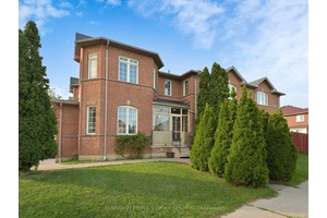 Stunning and Rare Corner Semi Detached in the Heart of Mississauga !