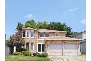 Price to SELL ! Premium location privately backed onto the Toll Bar Park with view of tranquility.