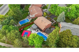 Your Private Luxury Retreat in Brampton !