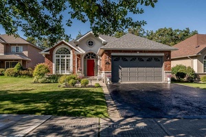 Bungalows this well appointed are seldom available in Barrie's Ardagh neighbourhood and this one has it all.