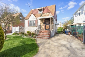 Bayside East facing detached 2 family near all highways, schools and minutes to Bell Terrance Shopping Mall.
