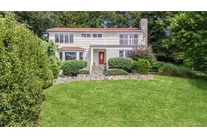Elegant 3 Bedroom Retreat with Hudson River Views near Sleepy Hollow Country Club.