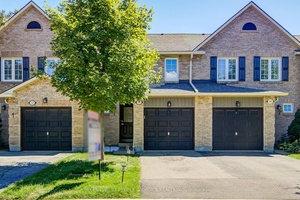 Beautifully Renovated 3 Bedroom Townhome in Sought After Erin Mills Community.