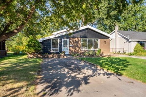 Welcome to 94 Rollins Drive, a move in ready backsplit in one of Belleville's most established neighbourhoods.
