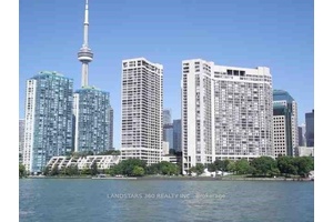Luxurious Lakeside Living at Harbour Front !