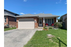 Nestled on a quiet cul de sac in a family friendly neighbourhood, this spacious 4 bedroom, 2 bathroom, 4 level backsplit offers the perfect blend of comfort, privacy, and outdoor ...