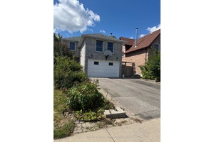 Beautifully Maintained Family Home In Desired Ajax Area.
