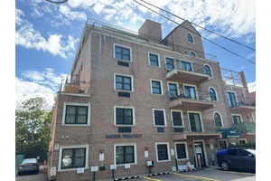 Well maintained 2 Bedrooms 2 Full Baths condo in excellent condition.