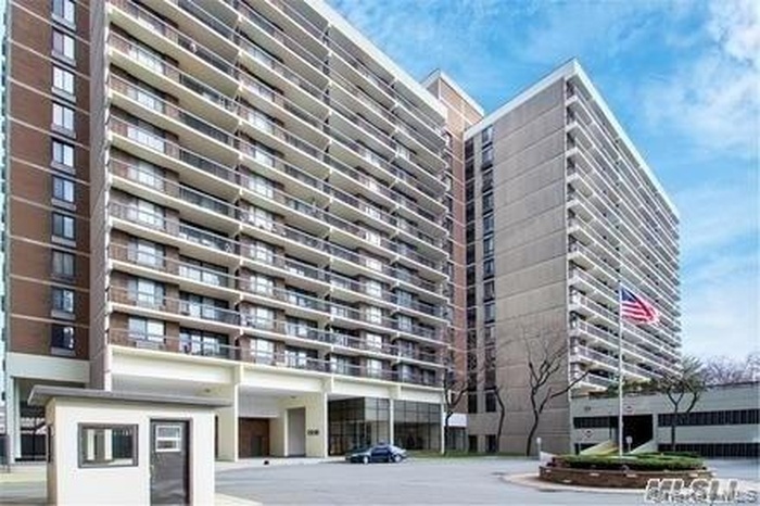 View of apartment building / complex