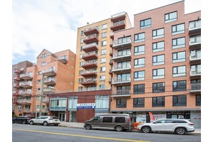 Spacious two bedrooms condo in downtown Flushing for sale, newly built in 2008, 11 stories, 2 Bed amp ; 2 Bath Condo, great view !