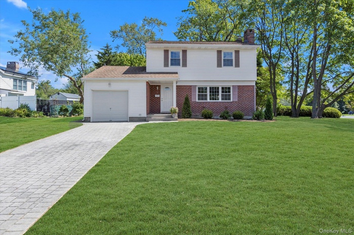 Colonial Style Home with 1 car garage  on .33 Acre