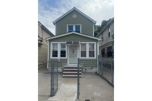 Beautiful Single Family residence in a desirable neighborhood.