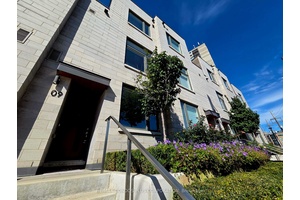 Indulge in elevated luxury Living in the Heart of the prestigious Annex Yorkville !