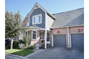 Well maintained and updated Daniels 2 storey townhome in a sought after complex in Erin Mills offering convenience and comfort.